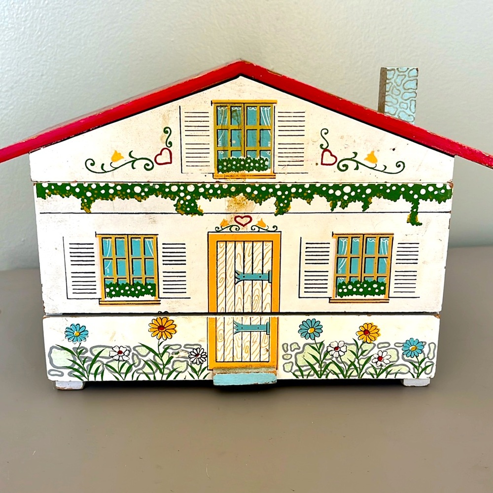 Vintage house cottage jewelry music box